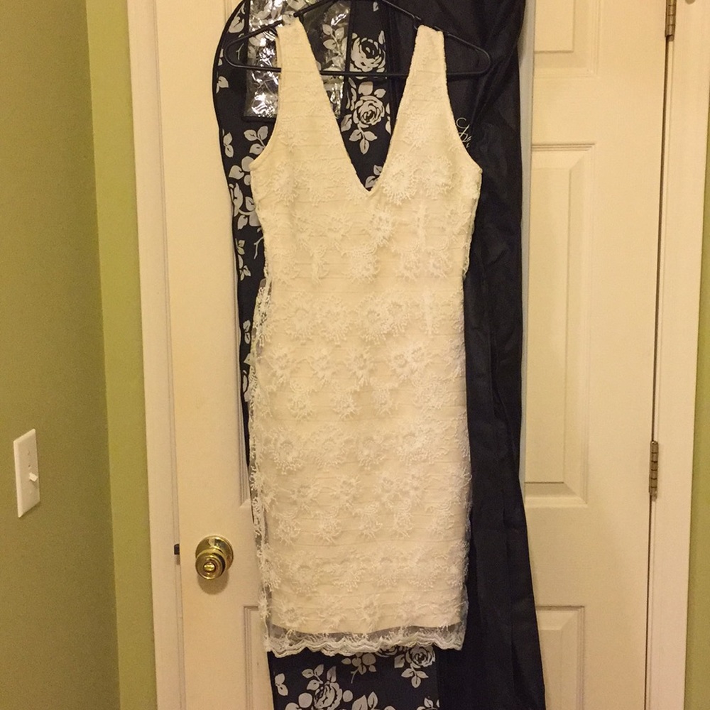 White/Cream bodycon dress - Picture 2 of 5